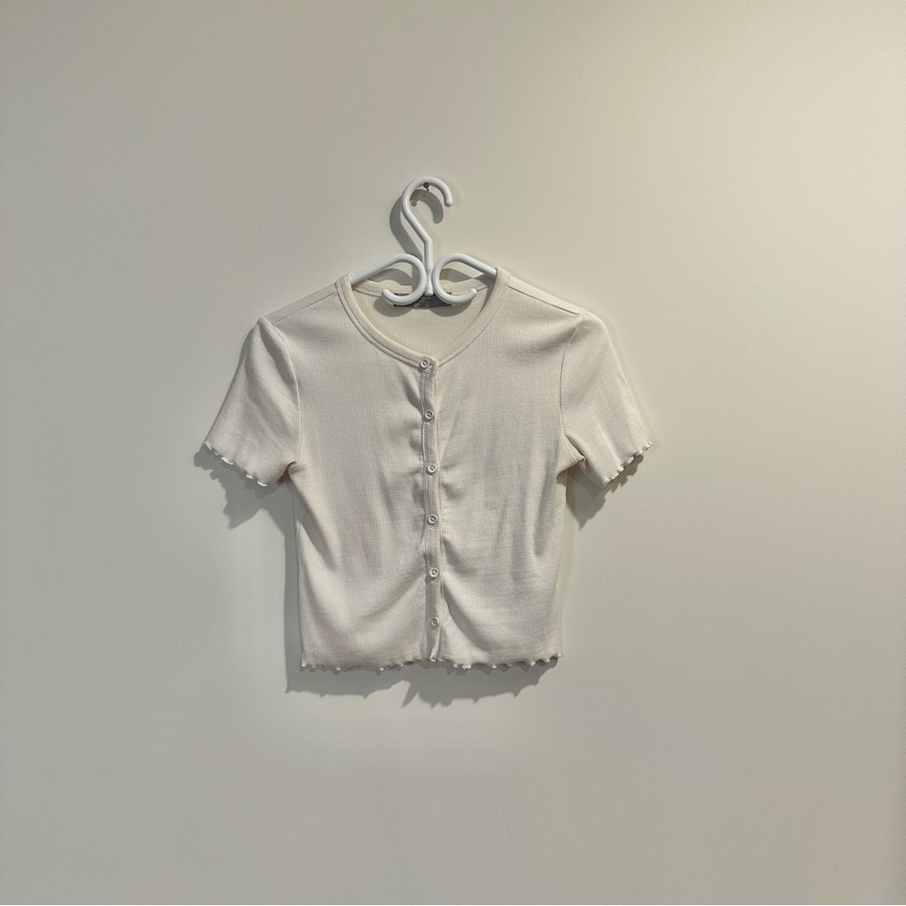 8 seconds | women's small white Button-Up Short Sleeve Top with ruffles